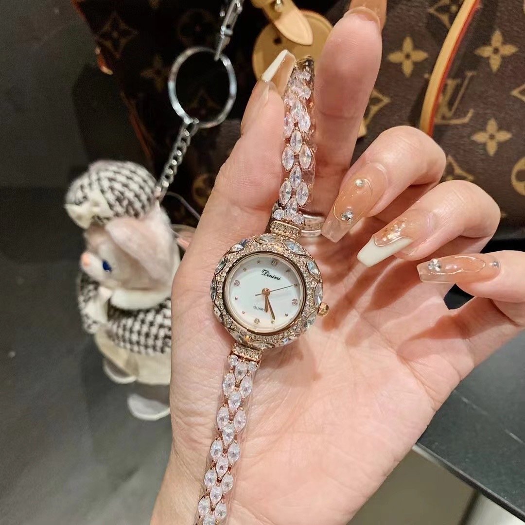 Exquisite und stilvolle Damena – Luxury Watch Values Bewertung und Preis