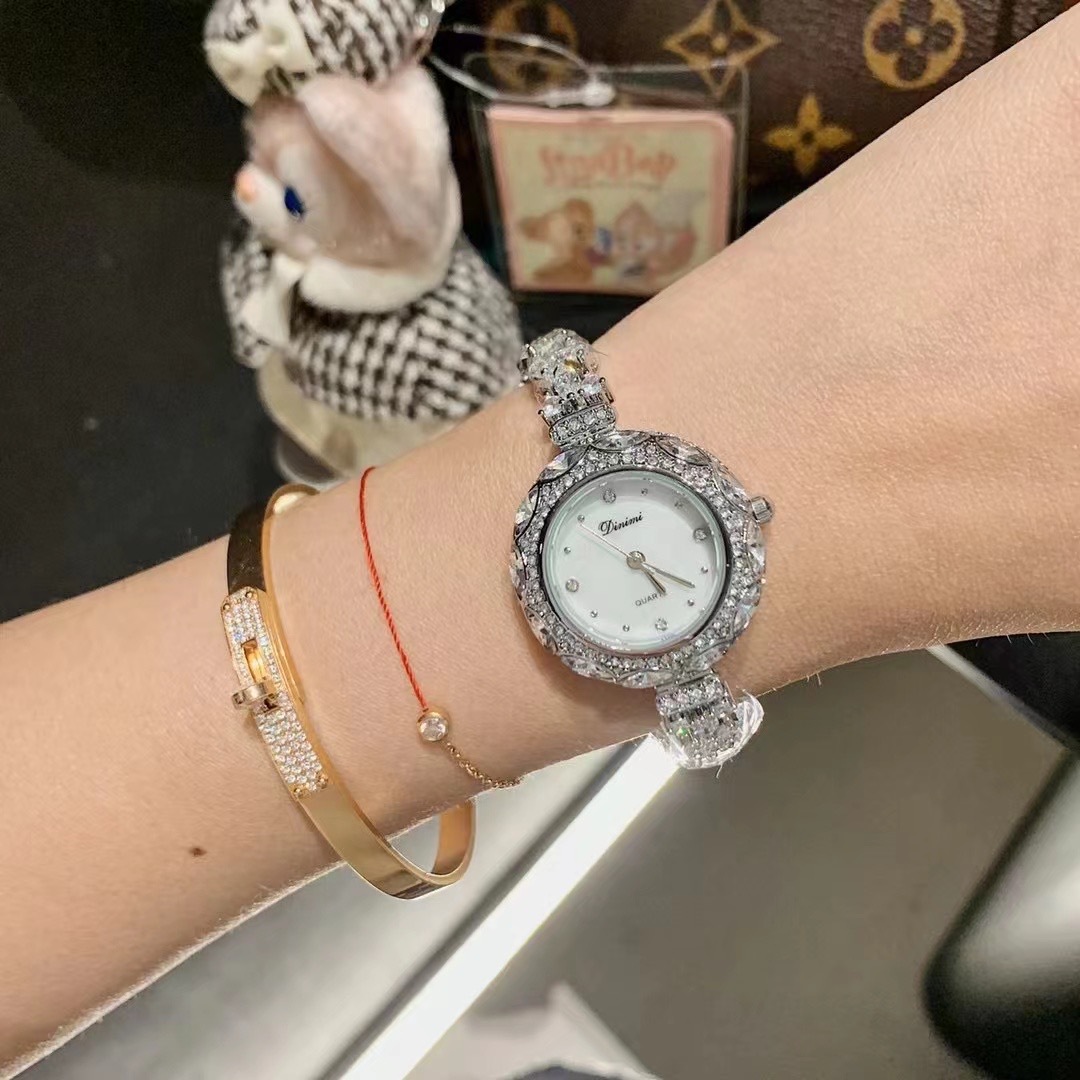 Exquisite und stilvolle Damena – Luxury Watch Values Bewertung und Preis