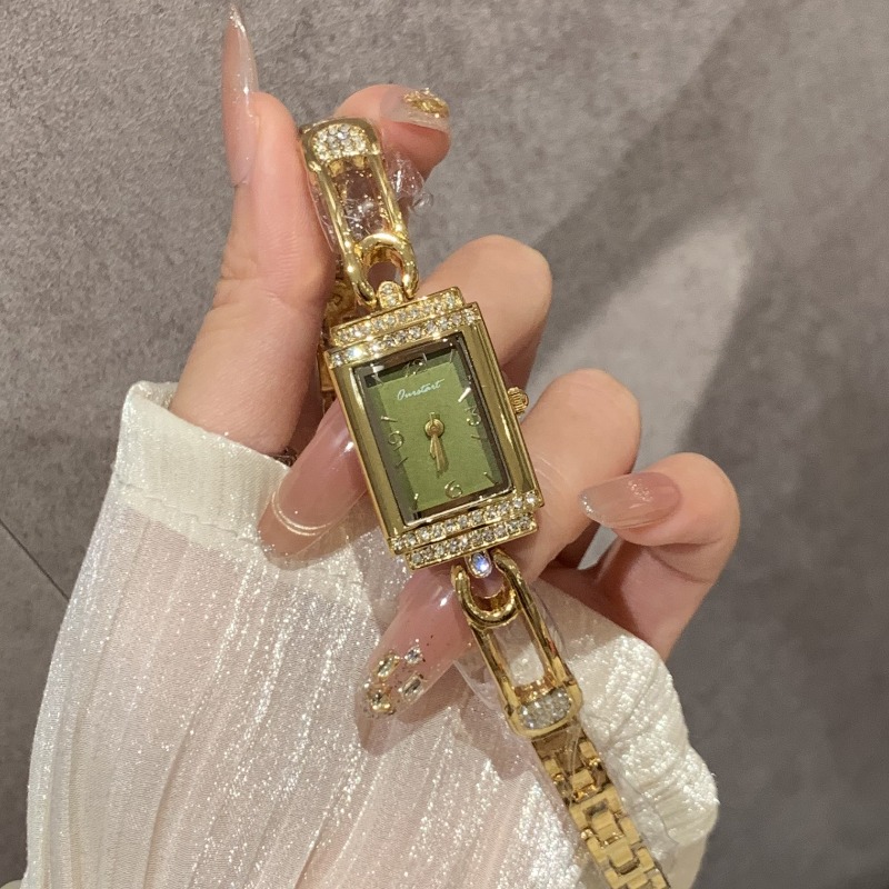 Kleine Nadeluhr im Old-Money-S – Luxury Watch Values Bewertung und Preis