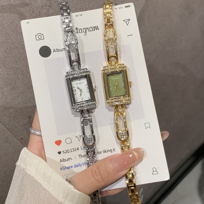 Kleine Nadeluhr im Old-Money-S – Luxury Watch Values Bewertung und Preis