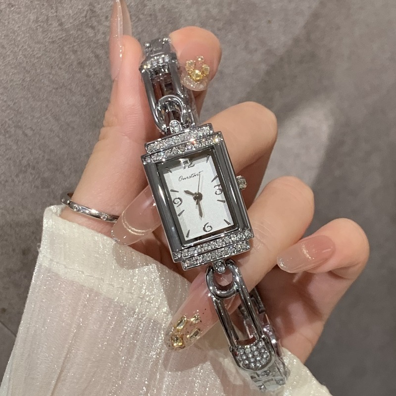 Kleine Nadeluhr im Old-Money-S – Luxury Watch Values Bewertung und Preis
