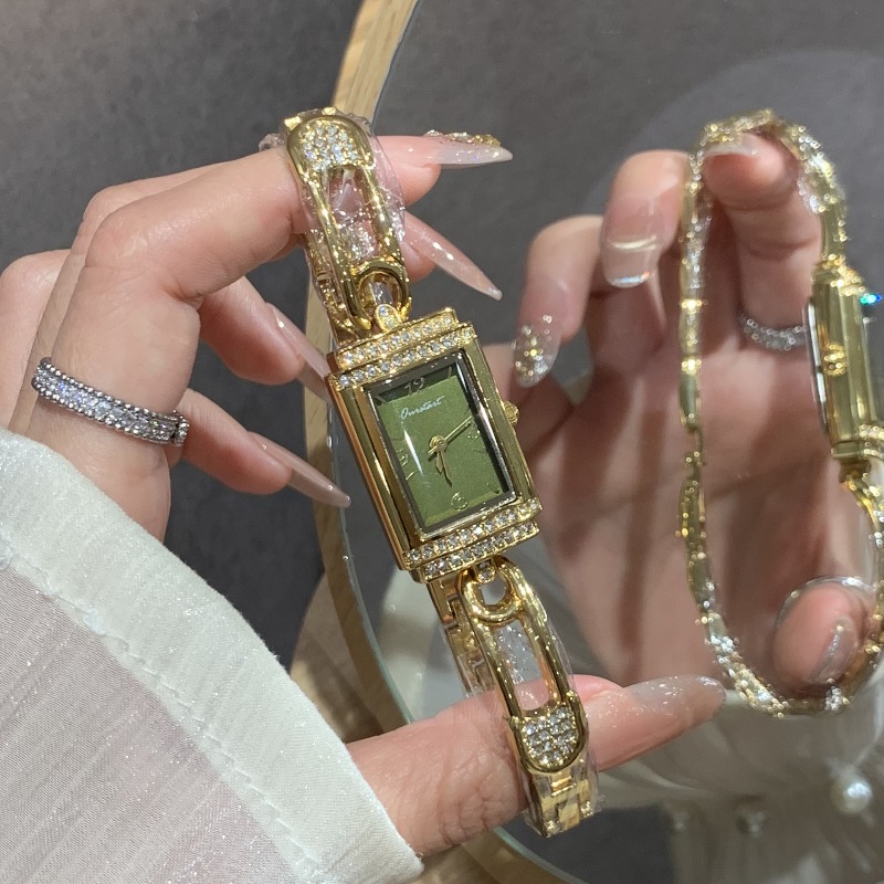 Kleine Nadeluhr im Old-Money-S – Luxury Watch Values Bewertung und Preis
